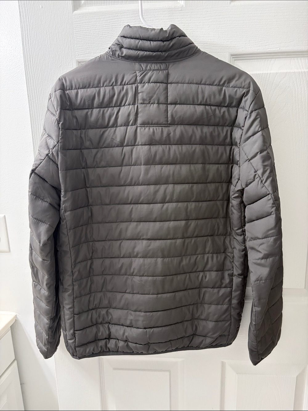 GAP Men's Quilted Puffer Jacket in Gray - Picture 2 of 2